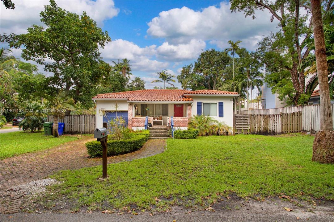 Recently Sold: $1,599,000 (2 beds, 2 baths, 1155 Square Feet)