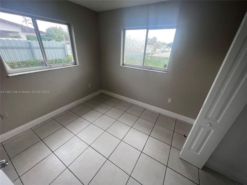 Vendido Recientemente: $494,900 (4 camas, 2 baños, 1748 Pies cuadrados)