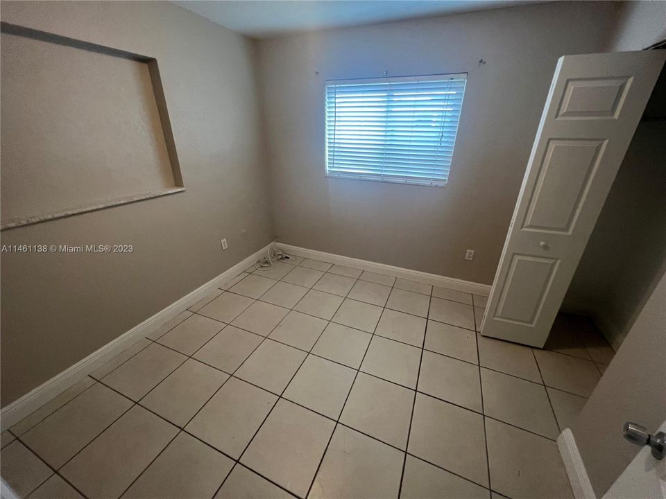 Vendido Recientemente: $494,900 (4 camas, 2 baños, 1748 Pies cuadrados)