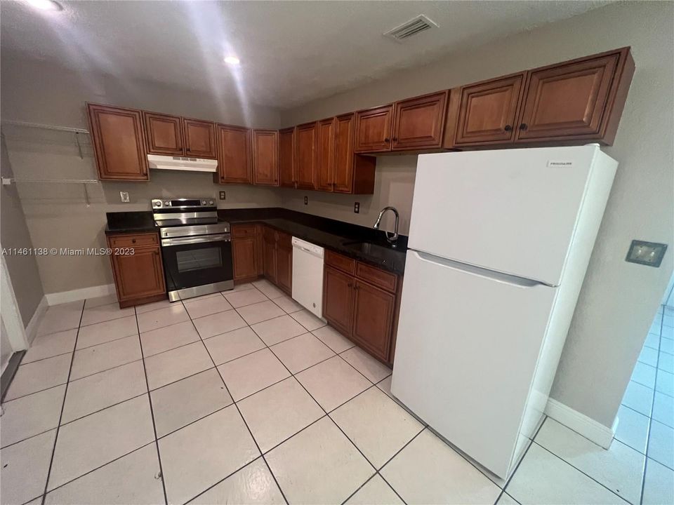 Vendido Recientemente: $494,900 (4 camas, 2 baños, 1748 Pies cuadrados)