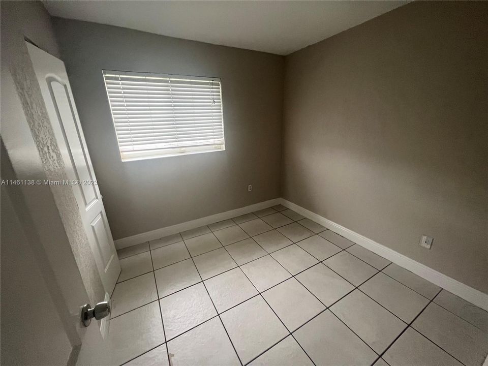 Vendido Recientemente: $494,900 (4 camas, 2 baños, 1748 Pies cuadrados)