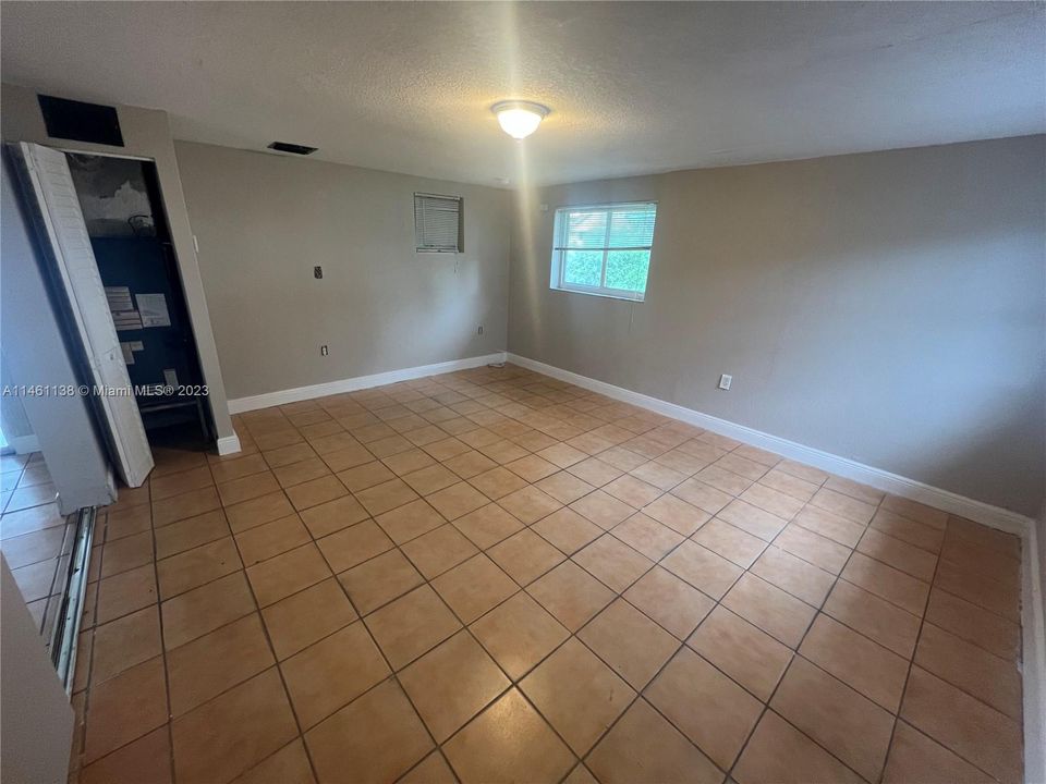 Vendido Recientemente: $494,900 (4 camas, 2 baños, 1748 Pies cuadrados)