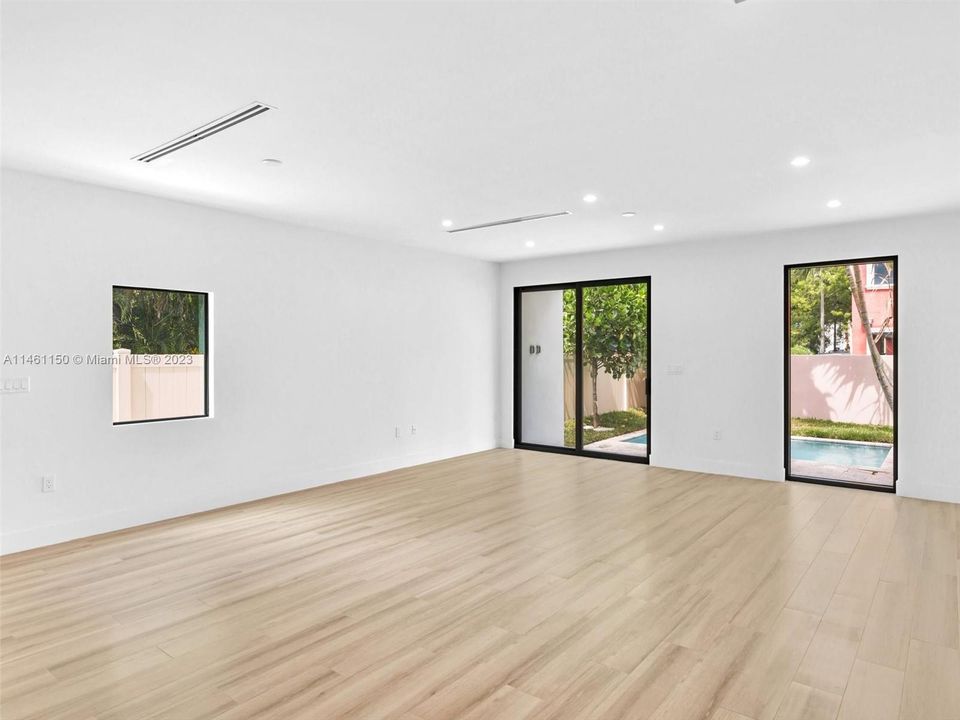 Recently Sold: $1,375,000 (3 beds, 3 baths, 0 Square Feet)