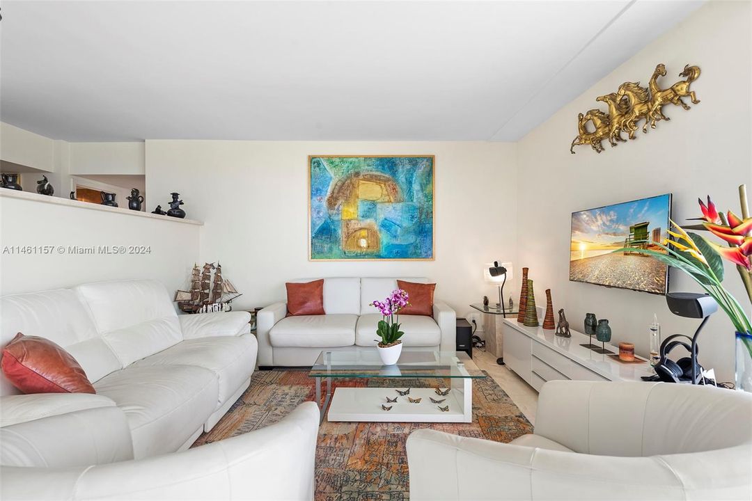 Recently Sold: $790,000 (3 beds, 2 baths, 1887 Square Feet)