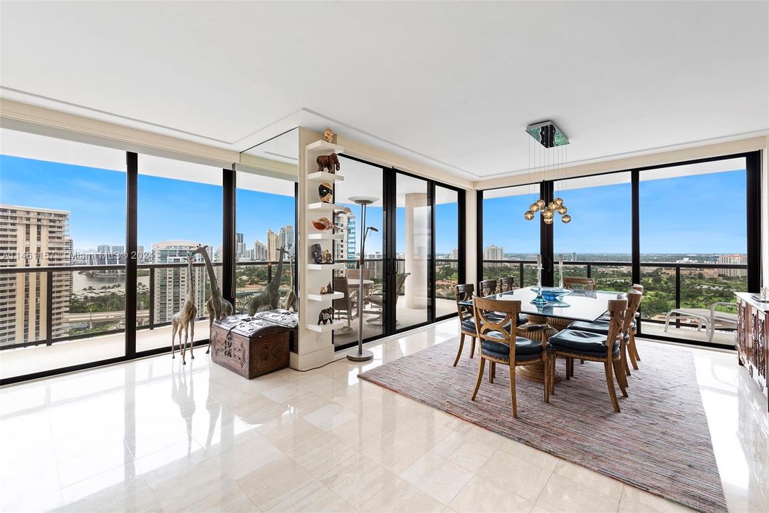 Recently Sold: $790,000 (3 beds, 2 baths, 1887 Square Feet)