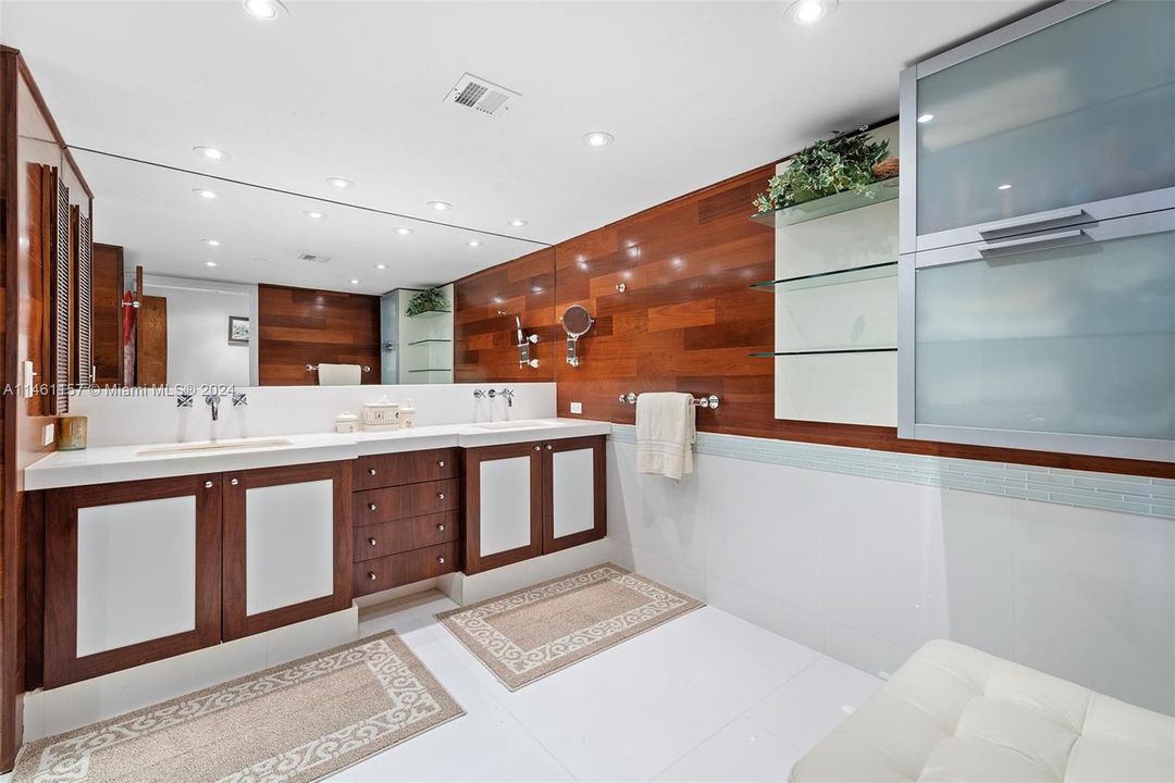 Recently Sold: $790,000 (3 beds, 2 baths, 1887 Square Feet)