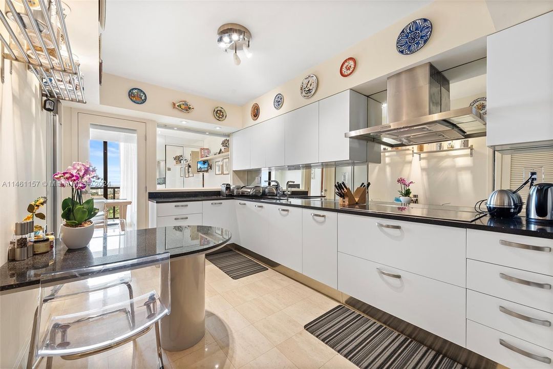 Recently Sold: $790,000 (3 beds, 2 baths, 1887 Square Feet)