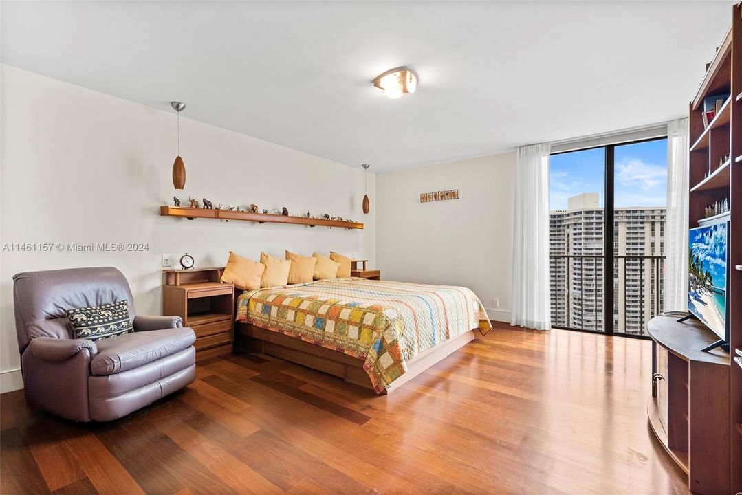 Recently Sold: $790,000 (3 beds, 2 baths, 1887 Square Feet)