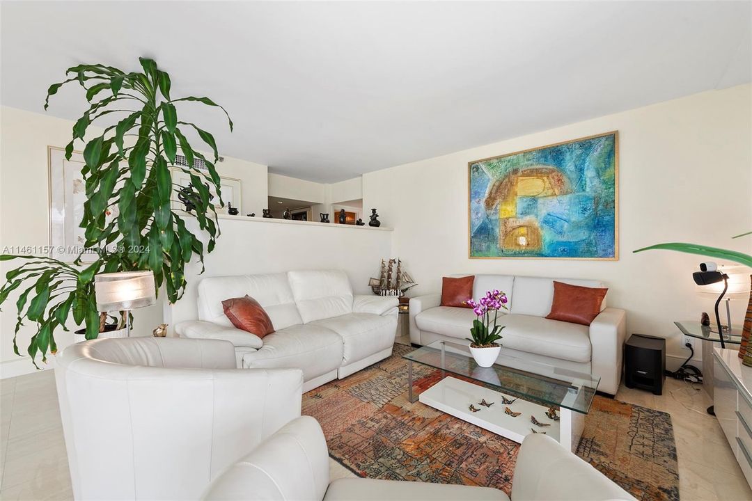 Recently Sold: $790,000 (3 beds, 2 baths, 1887 Square Feet)