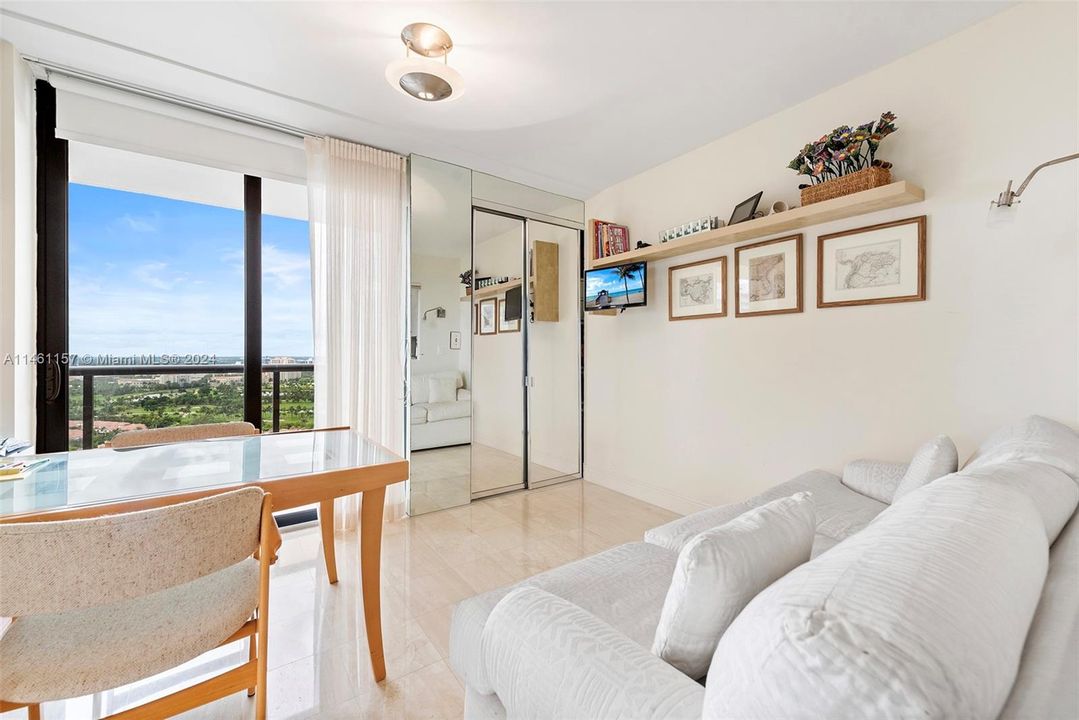 Recently Sold: $790,000 (3 beds, 2 baths, 1887 Square Feet)