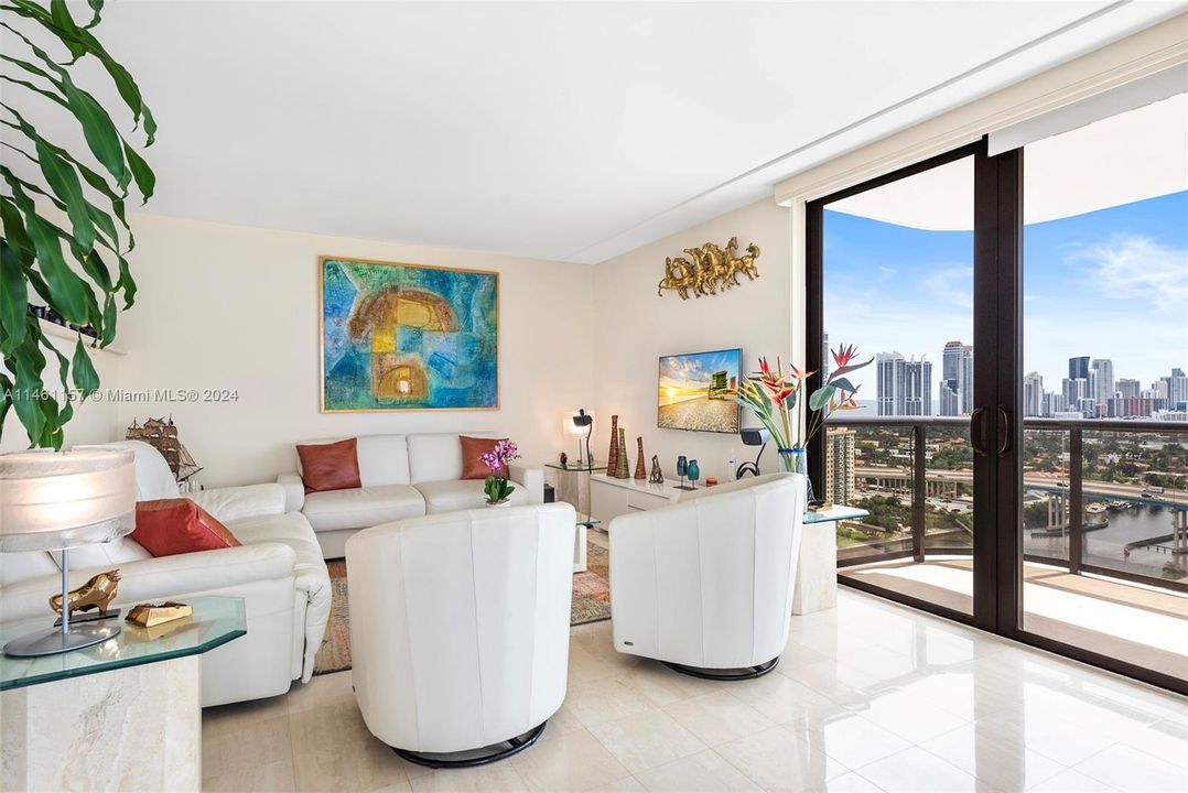 Recently Sold: $790,000 (3 beds, 2 baths, 1887 Square Feet)