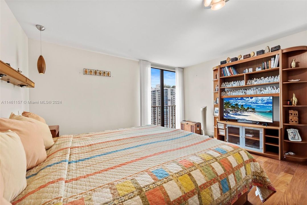 Recently Sold: $790,000 (3 beds, 2 baths, 1887 Square Feet)