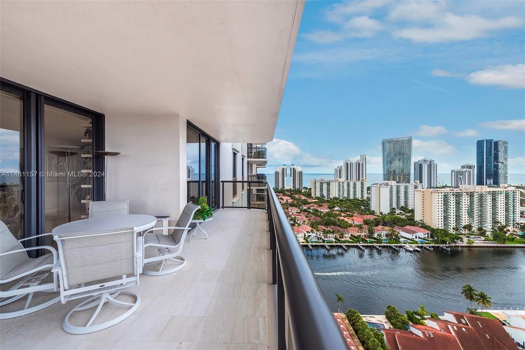 Recently Sold: $790,000 (3 beds, 2 baths, 1887 Square Feet)