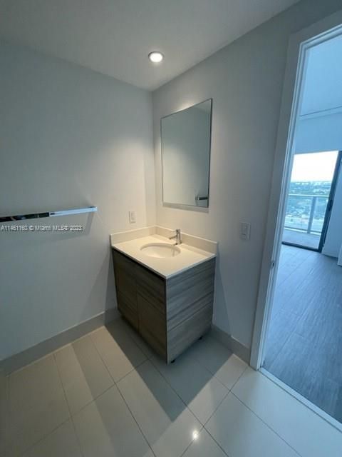 Recently Sold: $488,000 (1 beds, 1 baths, 593 Square Feet)