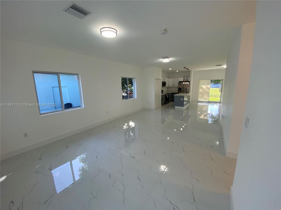 Recently Sold: $550,000 (4 beds, 3 baths, 1785 Square Feet)