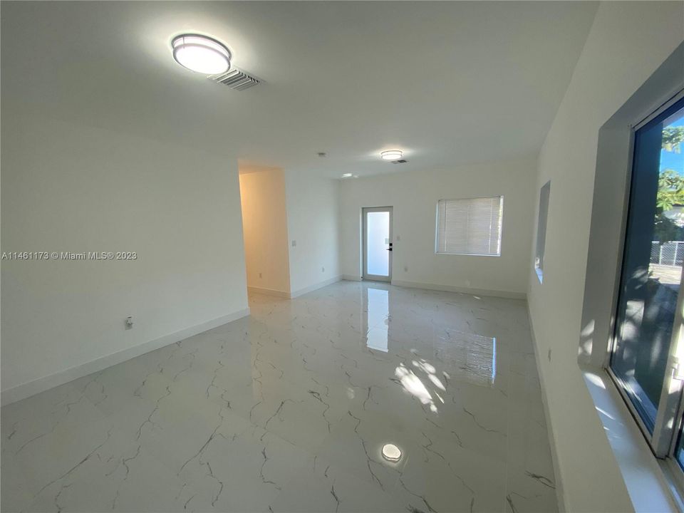 Recently Sold: $550,000 (4 beds, 3 baths, 1785 Square Feet)