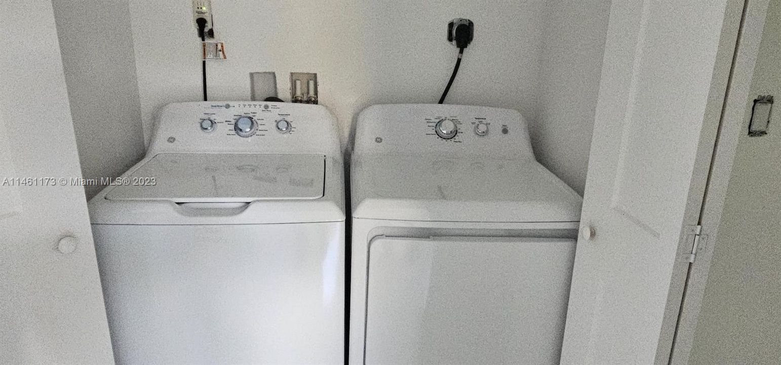 Recently Sold: $550,000 (4 beds, 3 baths, 1785 Square Feet)