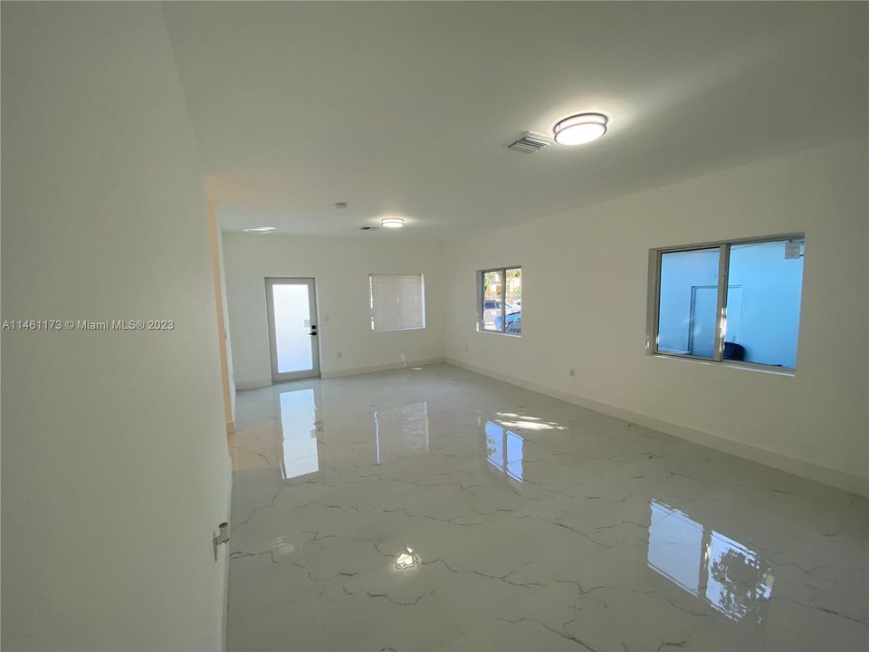 Recently Sold: $550,000 (4 beds, 3 baths, 1785 Square Feet)