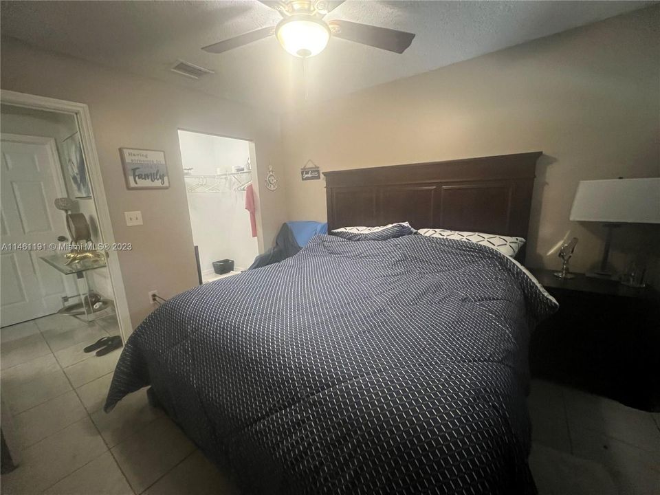 Vendido Recientemente: $495,000 (4 camas, 2 baños, 1652 Pies cuadrados)