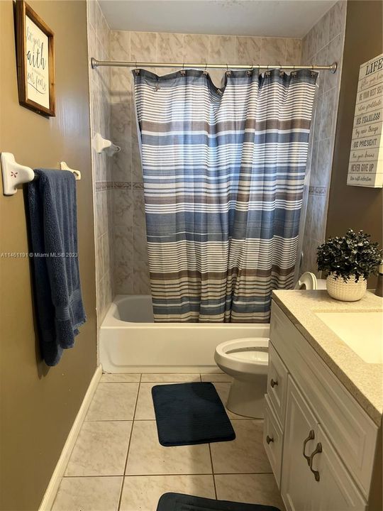 Vendido Recientemente: $495,000 (4 camas, 2 baños, 1652 Pies cuadrados)