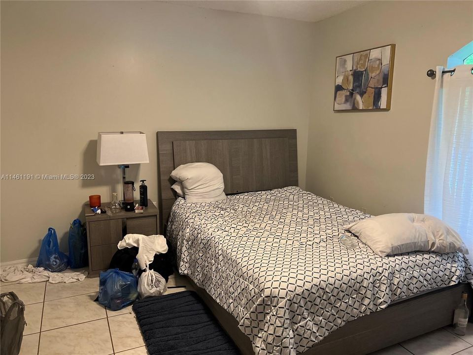 Vendido Recientemente: $495,000 (4 camas, 2 baños, 1652 Pies cuadrados)