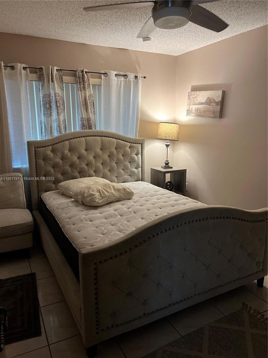 Vendido Recientemente: $495,000 (4 camas, 2 baños, 1652 Pies cuadrados)