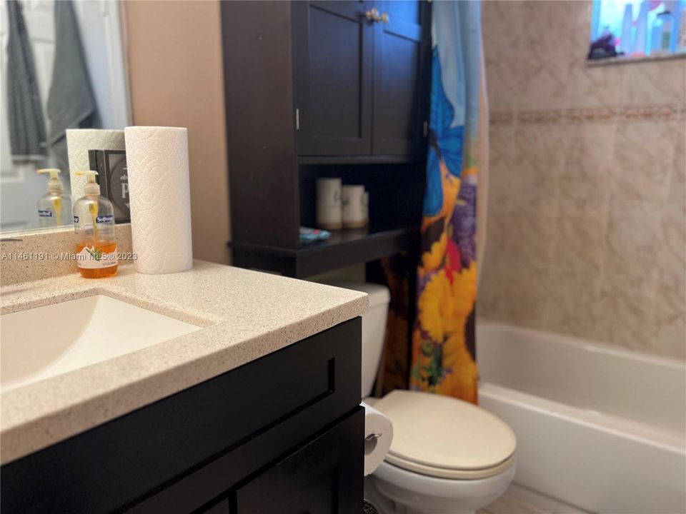 Vendido Recientemente: $495,000 (4 camas, 2 baños, 1652 Pies cuadrados)