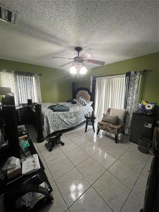 Vendido Recientemente: $495,000 (4 camas, 2 baños, 1652 Pies cuadrados)