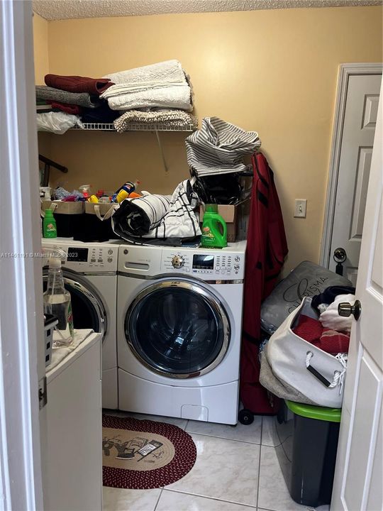 Vendido Recientemente: $495,000 (4 camas, 2 baños, 1652 Pies cuadrados)