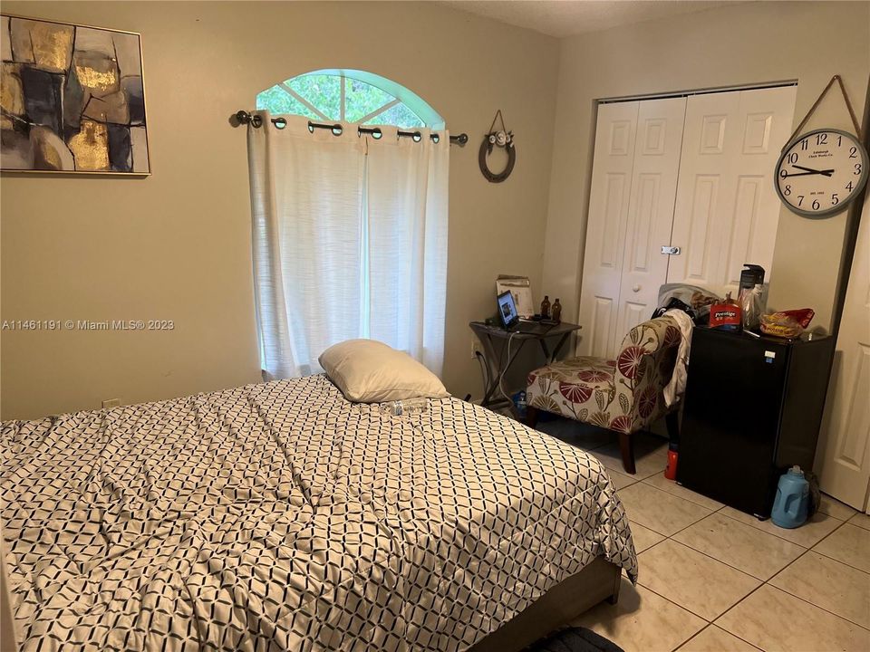 Vendido Recientemente: $495,000 (4 camas, 2 baños, 1652 Pies cuadrados)