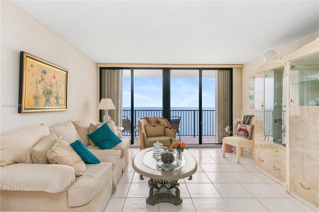 Недавно продано: $499,000 (1 спален, 2 ванн, 980 Квадратных фут)