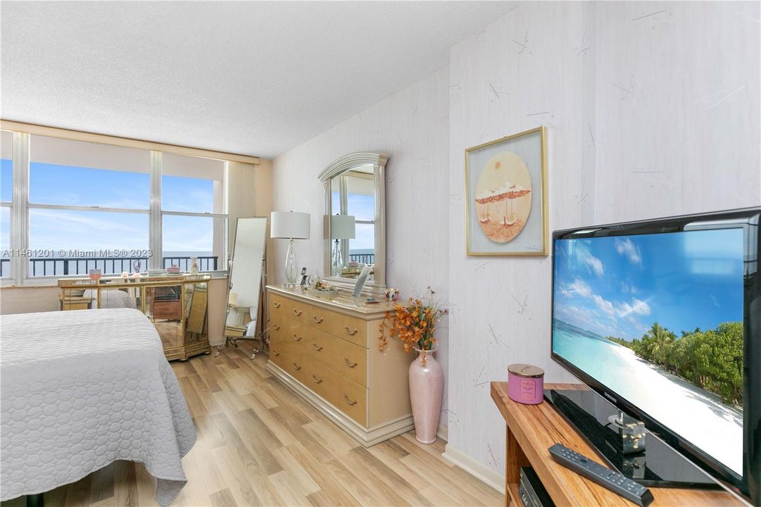 Недавно продано: $499,000 (1 спален, 2 ванн, 980 Квадратных фут)