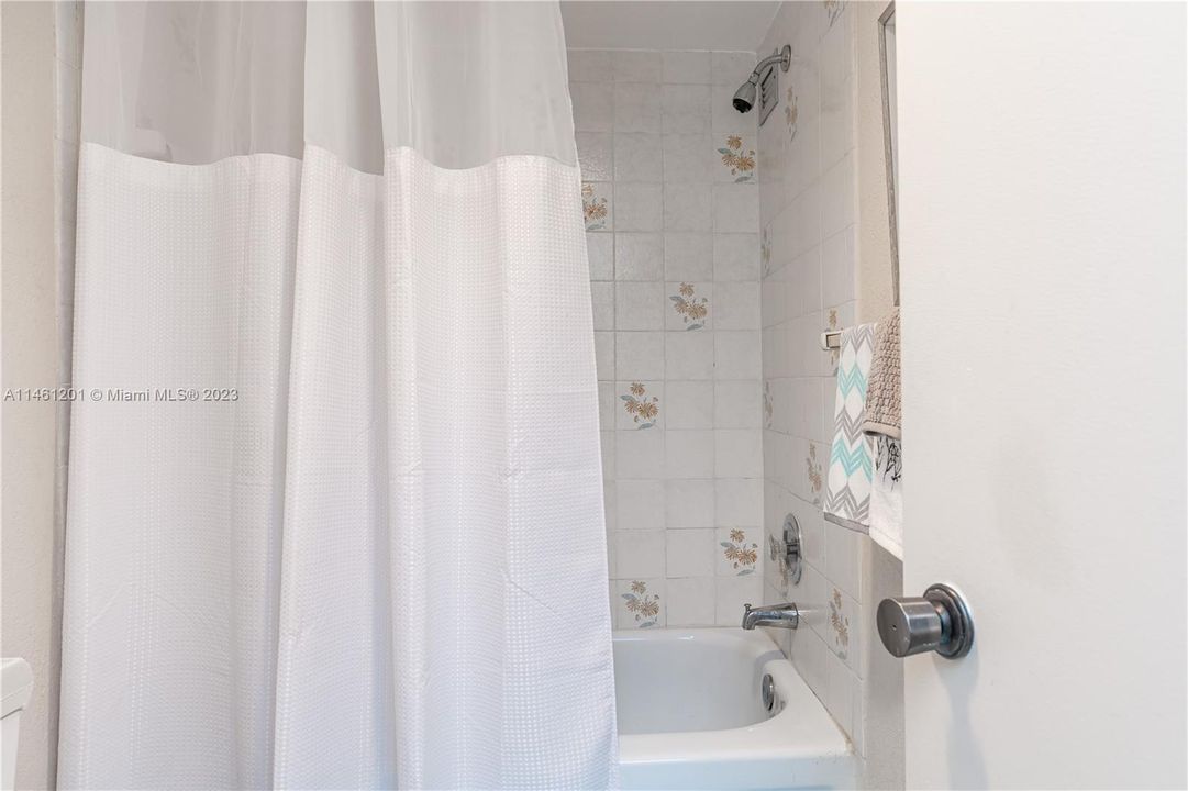 Недавно продано: $499,000 (1 спален, 2 ванн, 980 Квадратных фут)