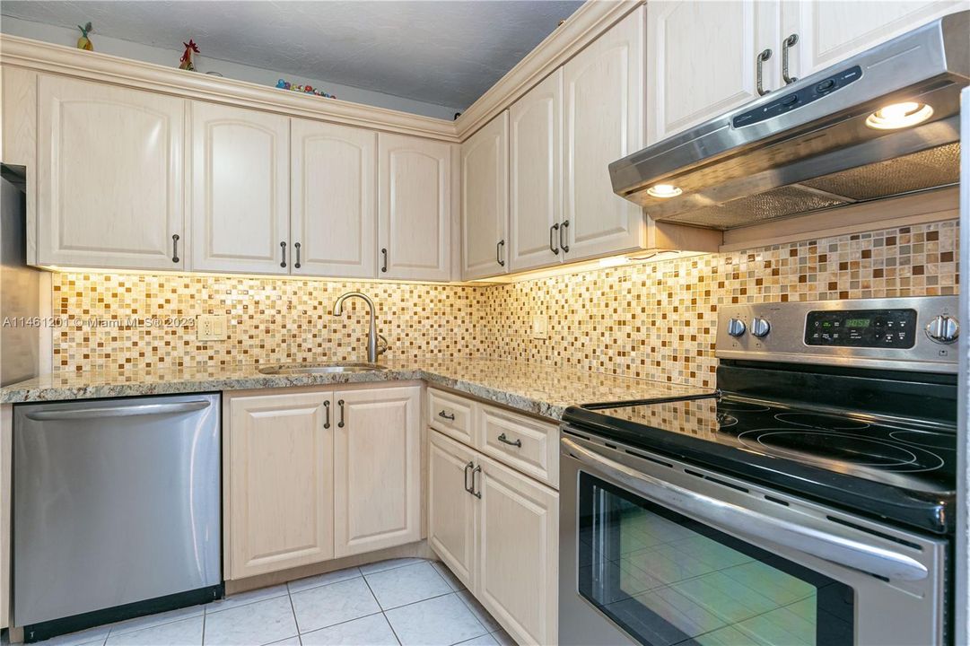 Недавно продано: $499,000 (1 спален, 2 ванн, 980 Квадратных фут)