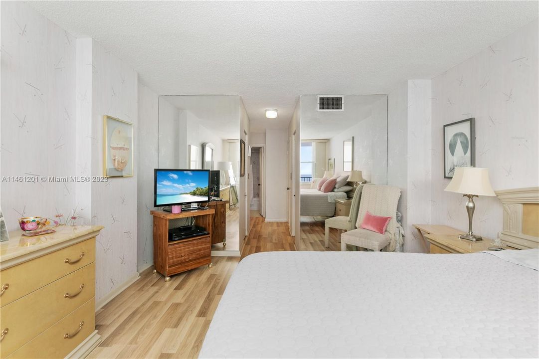 Недавно продано: $499,000 (1 спален, 2 ванн, 980 Квадратных фут)