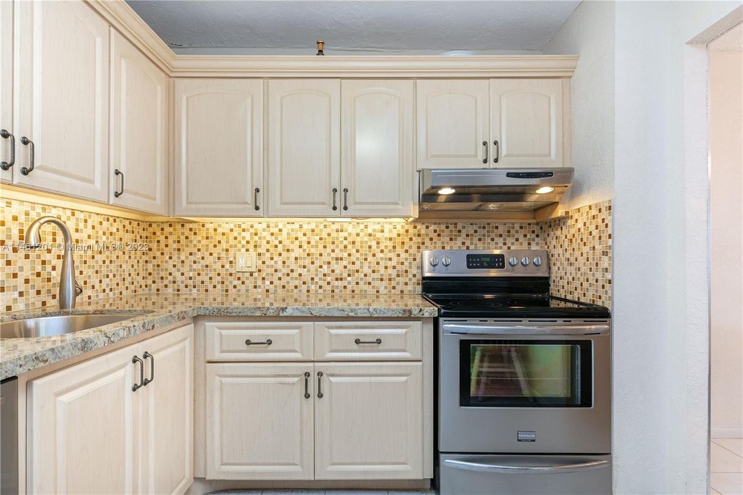 Недавно продано: $499,000 (1 спален, 2 ванн, 980 Квадратных фут)