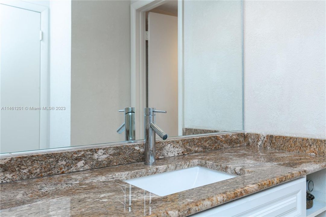 Недавно продано: $499,000 (1 спален, 2 ванн, 980 Квадратных фут)