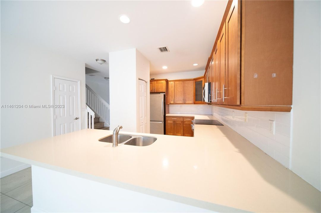 Recently Rented: $3,899 (3 beds, 3 baths, 2206 Square Feet)