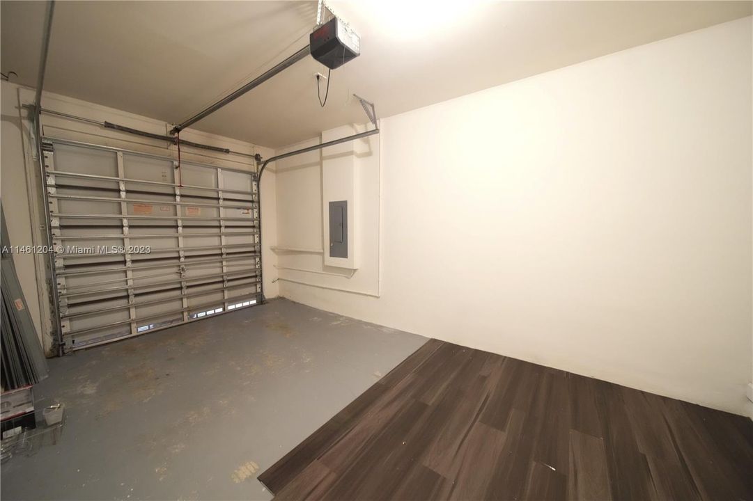 Recently Rented: $3,899 (3 beds, 3 baths, 2206 Square Feet)