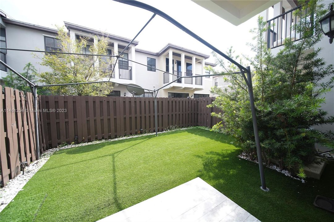 Recently Rented: $3,899 (3 beds, 3 baths, 2206 Square Feet)