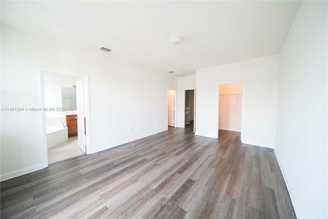 Recently Rented: $3,899 (3 beds, 3 baths, 2206 Square Feet)