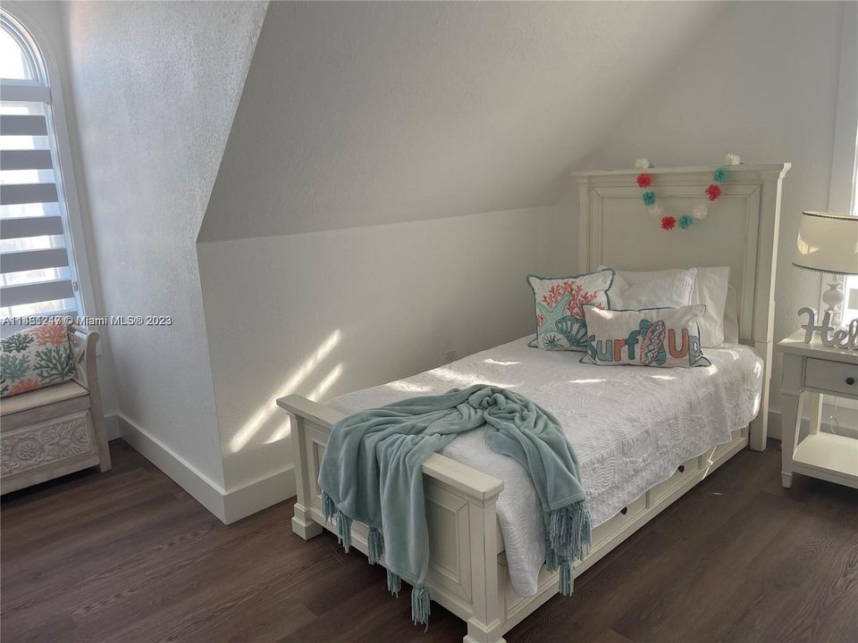 最近租的: $5,500 (4 贝兹, 2 浴室, 1401 平方英尺)