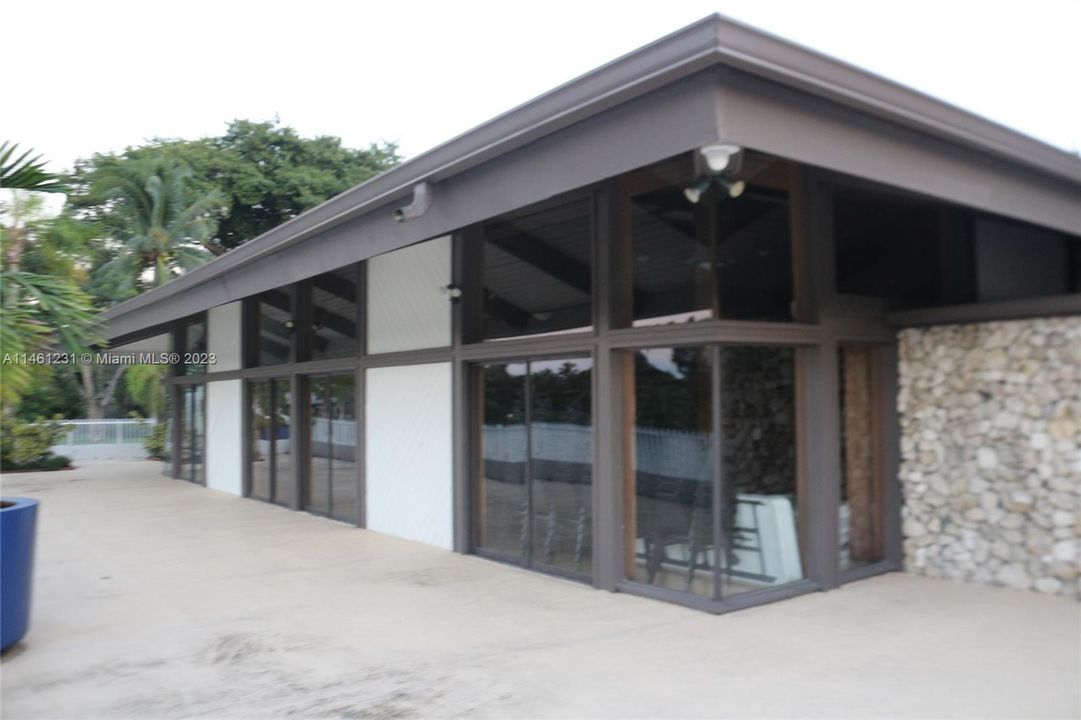 Recently Rented: $3,000 (4 beds, 2 baths, 1378 Square Feet)