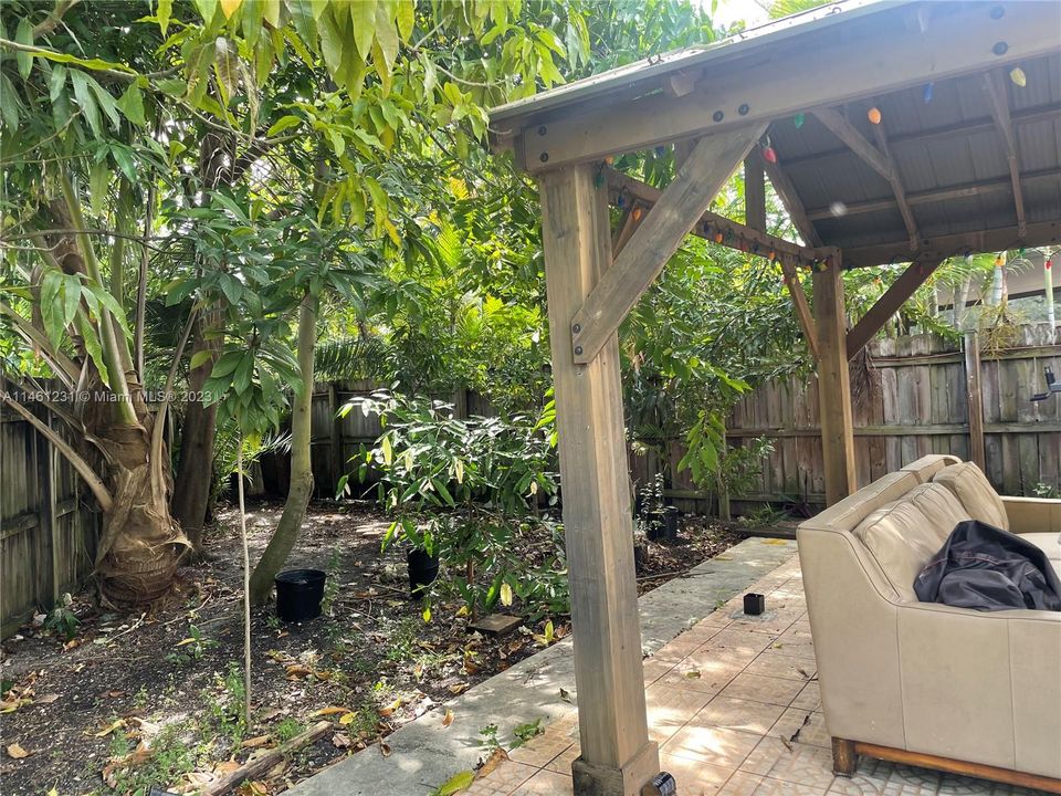 Recently Rented: $3,000 (4 beds, 2 baths, 1378 Square Feet)