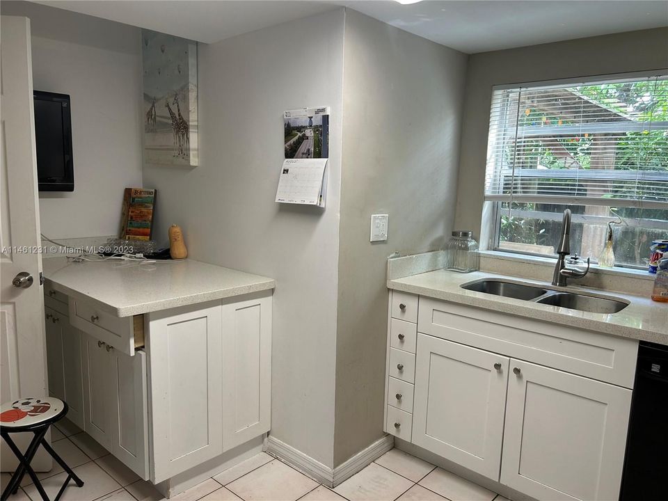 Recently Rented: $3,000 (4 beds, 2 baths, 1378 Square Feet)