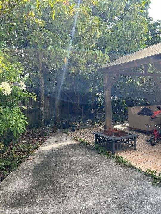 Recently Rented: $3,000 (4 beds, 2 baths, 1378 Square Feet)