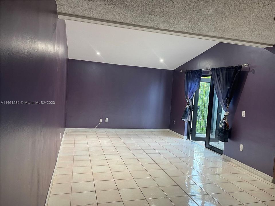 Recently Rented: $3,000 (4 beds, 2 baths, 1378 Square Feet)