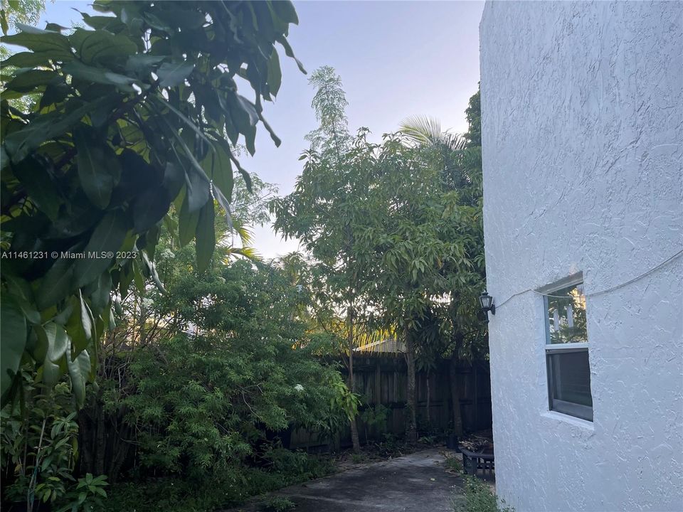 Recently Rented: $3,000 (4 beds, 2 baths, 1378 Square Feet)