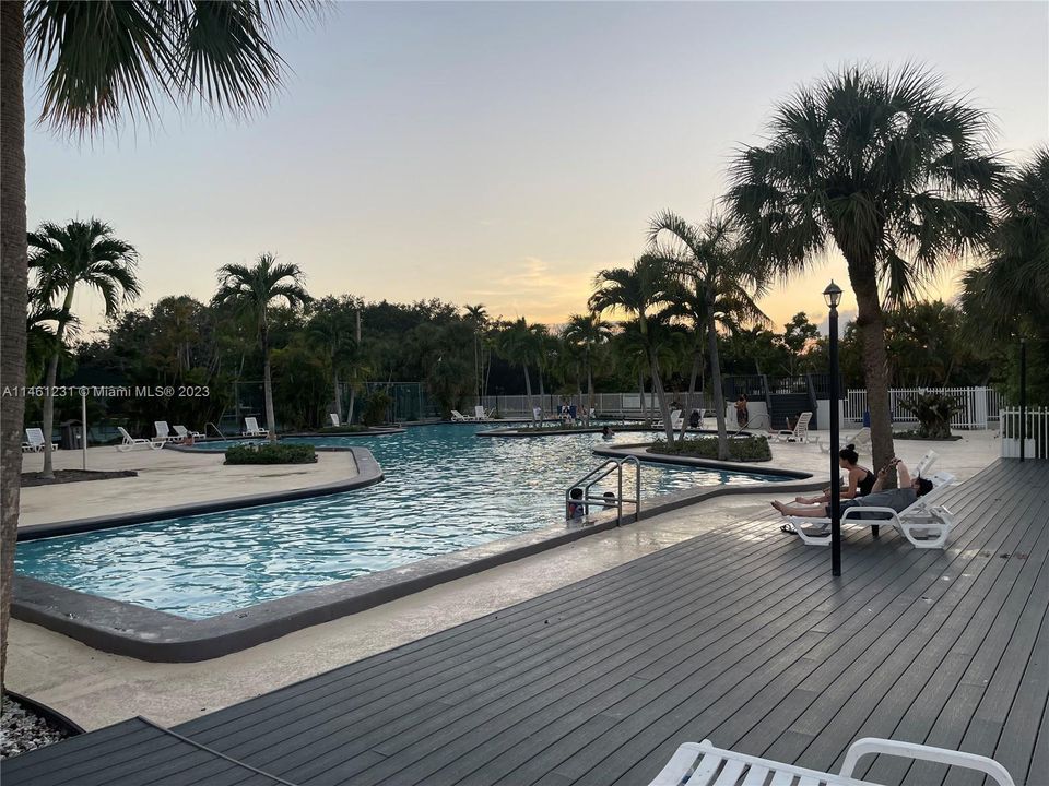 Recently Rented: $3,000 (4 beds, 2 baths, 1378 Square Feet)