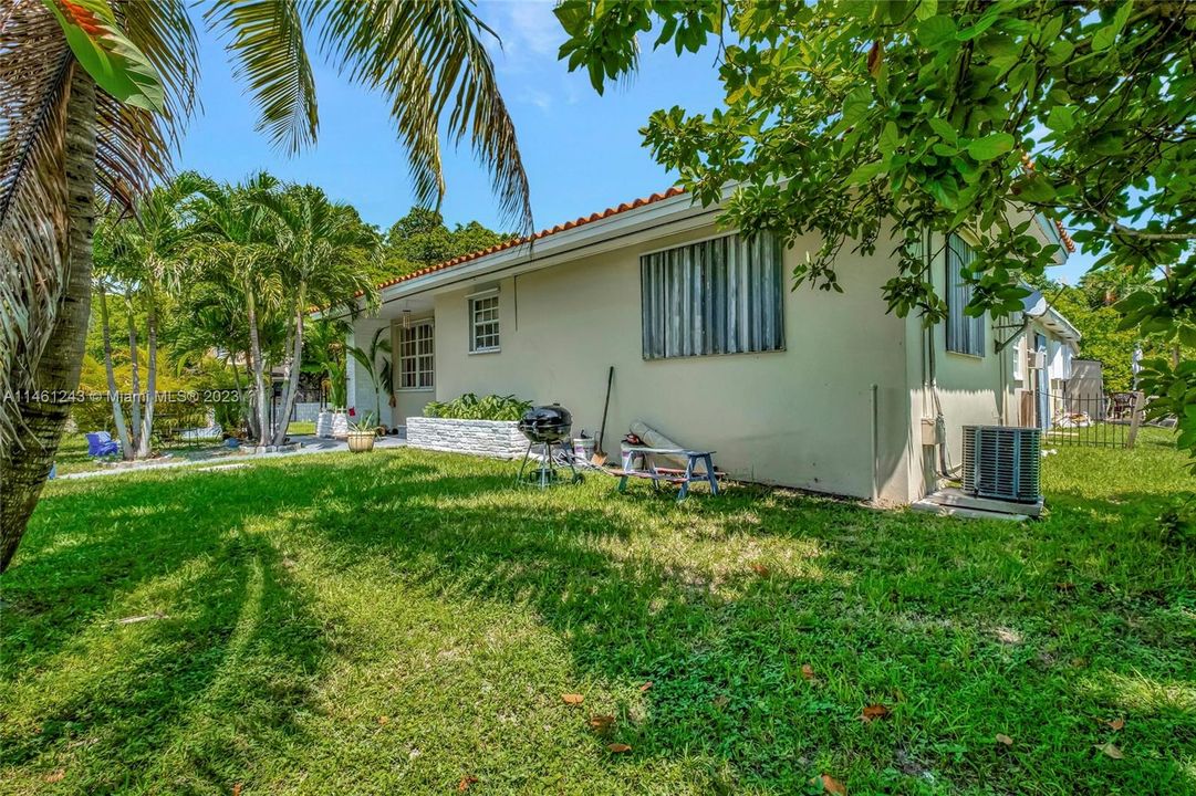 Recently Sold: $1,450,000 (5 beds, 4 baths, 3510 Square Feet)